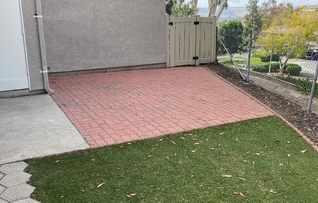 Poway Townhome @ Pomerado Pines!