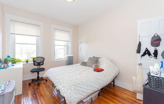 4 beds, 1 bath, $4,500, Unit Unit #25