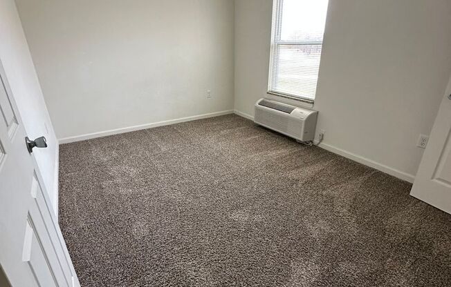 2 beds, 1 bath, $850, Unit 201 S Illinois St #10