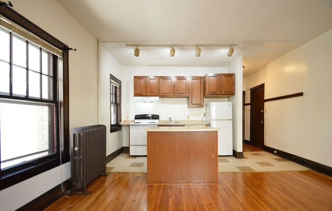 1 bed, 1 bath, 420 sqft, $945, Unit 7 - 06