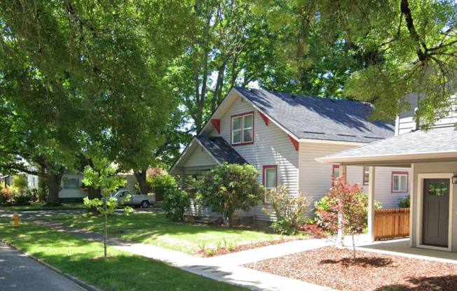 $250 OFF FIRST MONTH - 3 Bedroom House in NE Salem