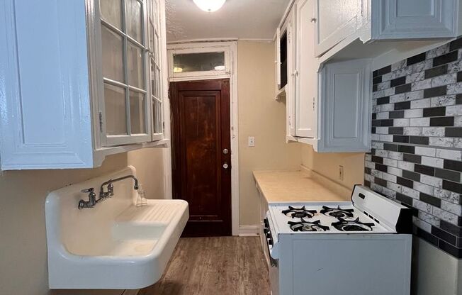 1 bed, 1 bath, $800