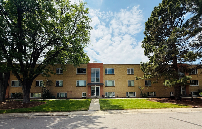 COTTONWOOD APARTMENTS