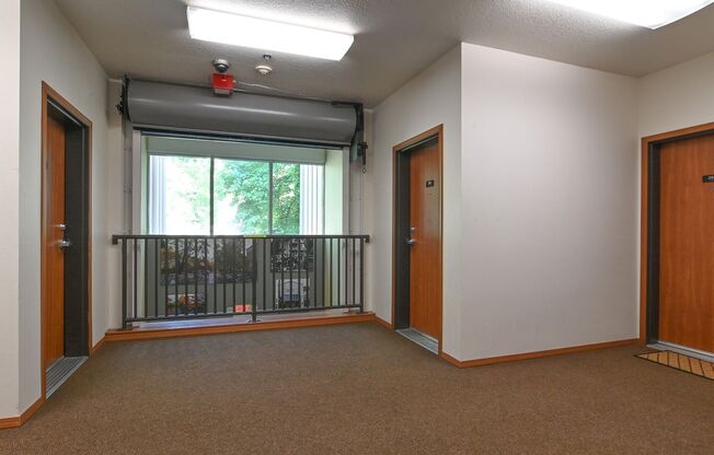 3 beds, 2 baths, $2,400, Unit 301