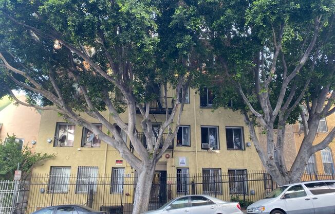 BU2 - 625 Burlington Apts