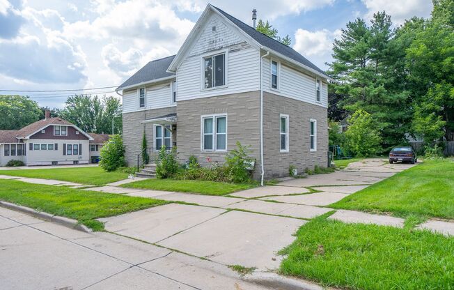 1111 Oviatt St, Kaukauna