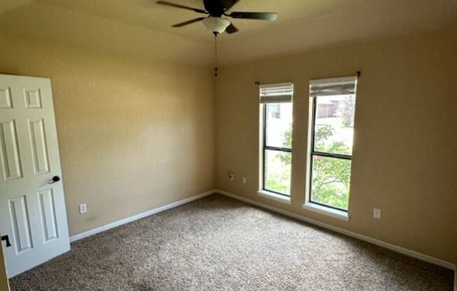 2 beds, 1 bath, $1,395