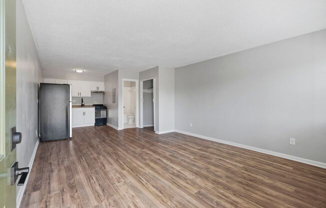 Studio, 1 bath, 300 sqft, $845, Unit 16