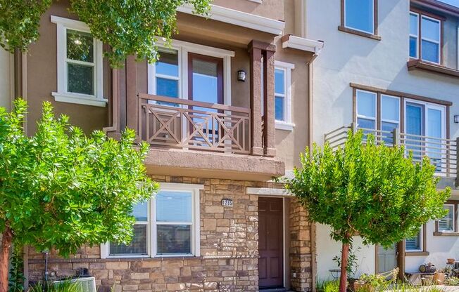 Excellent 4 Bed 2.5 Bath Town Home!