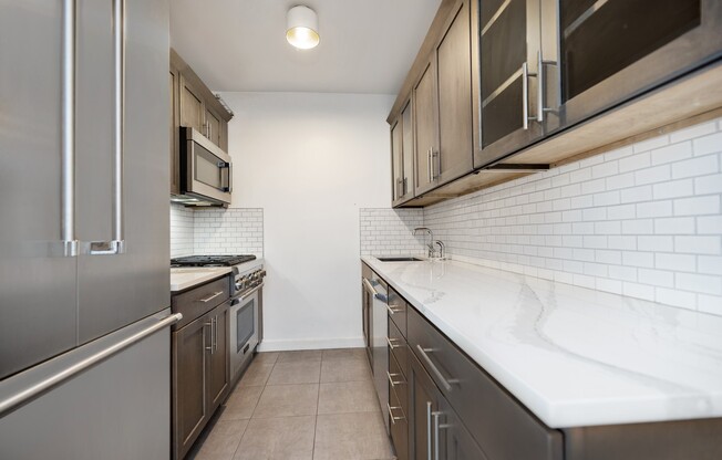 400 E 54 ST