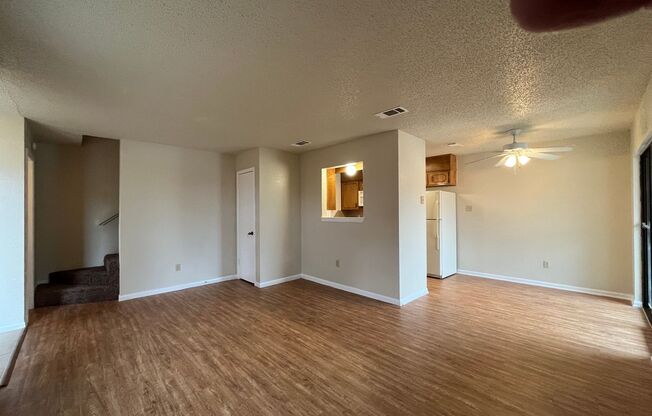 2 beds, 1.5 baths, 1,021 sqft, $975