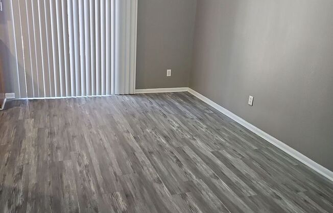 2 beds, 1.5 baths, 1,150 sqft, $995, Unit J01