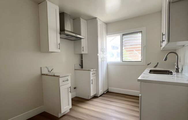 1256 W. 39th St