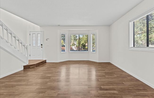 Renovated 4-bdrm, 2-bath Tualatin home—Corner lot, fenced yard, & prime location