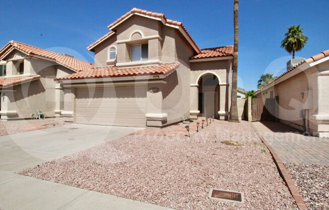 1326 E HELENA DR