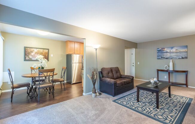 2 beds, 1 bath, 864 sqft, $1,395, Unit 820035