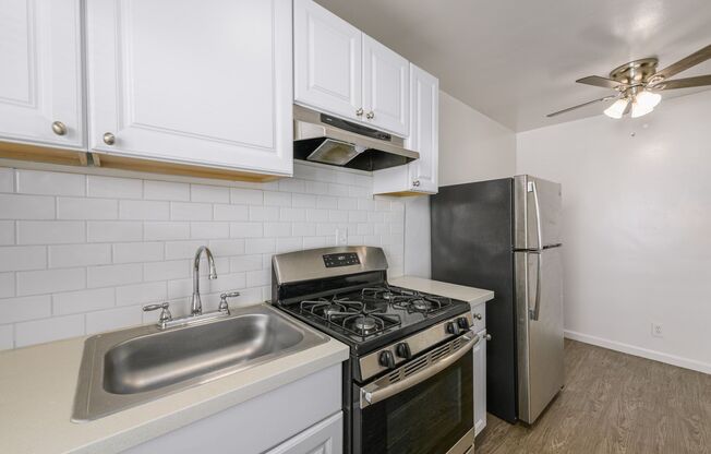 Studio, 1 bath, 450 sqft, $1,595, Unit 07