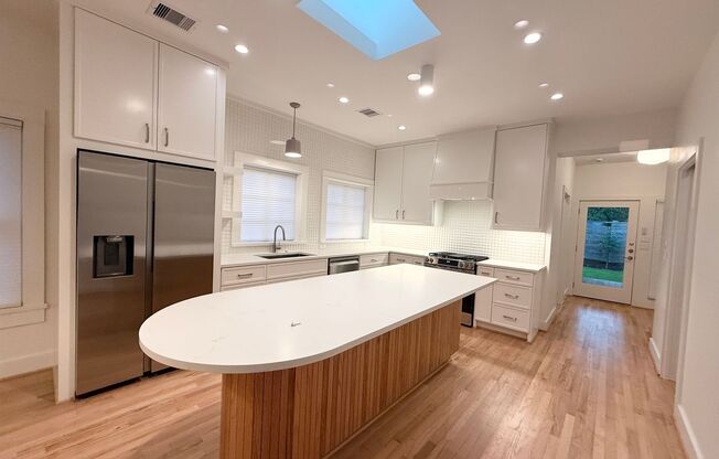Immaculately remodeled 3/2 Craftsman bungalow across from Menil Collection