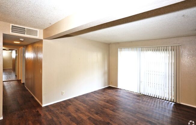 2 beds, 1 bath, 861 sqft, $1,695, Unit 105