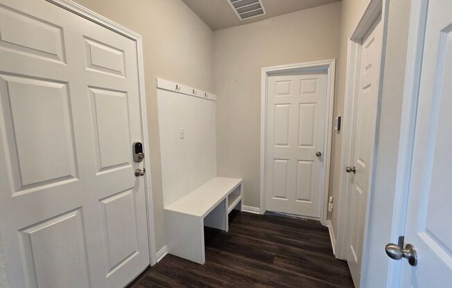 Spacious 4/3 in Pflugerville