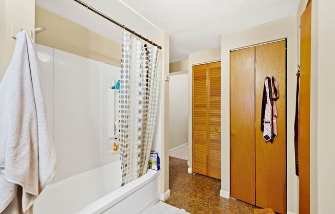 1 bed, 1 bath, 1,300 sqft, $1,049, Unit 114 S 11th Street