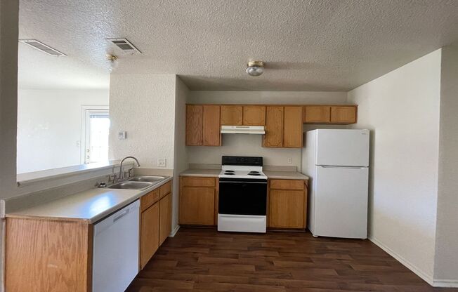 3 beds, 2 baths, 1,199 sqft, $950, Unit Apt A