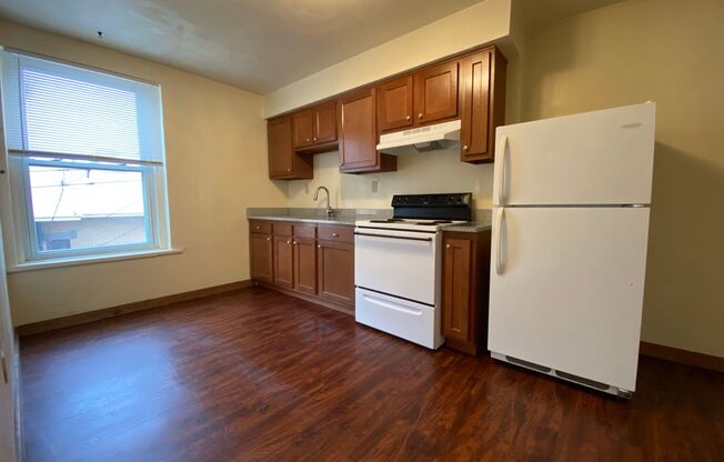 Spacious Two Bedroom on Bates St! Great Location, Ample Natural Light & More! Call Today!