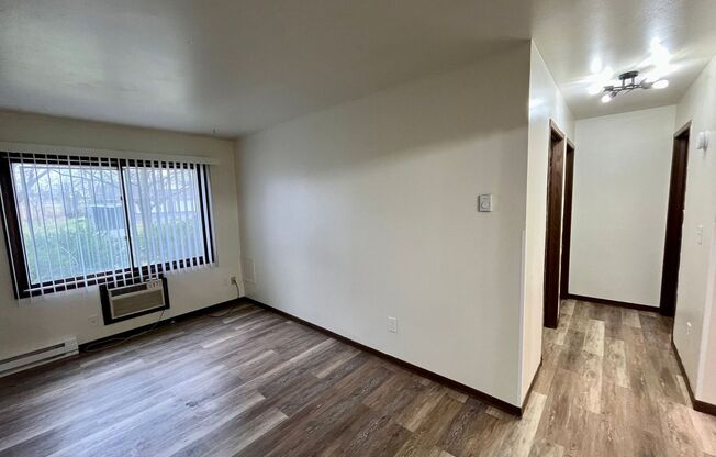 2 beds, 1 bath, 800 sqft, $995, Unit 105