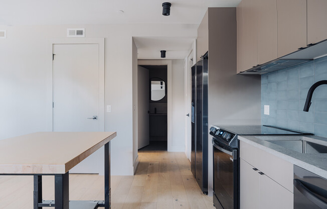 2228 N KEDZIE