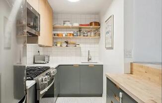 400 E 17 ST