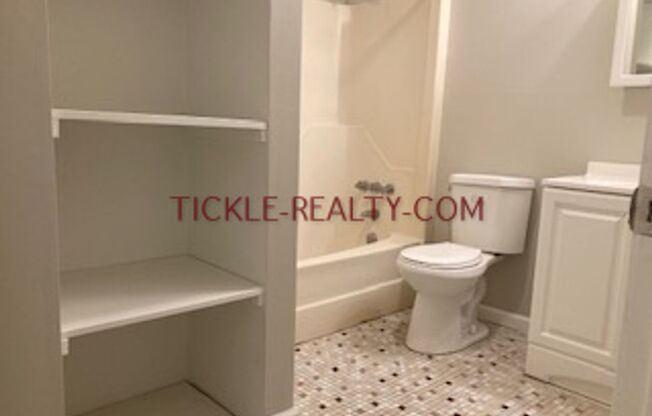 2 beds, 1 bath, $1,195, Unit 3