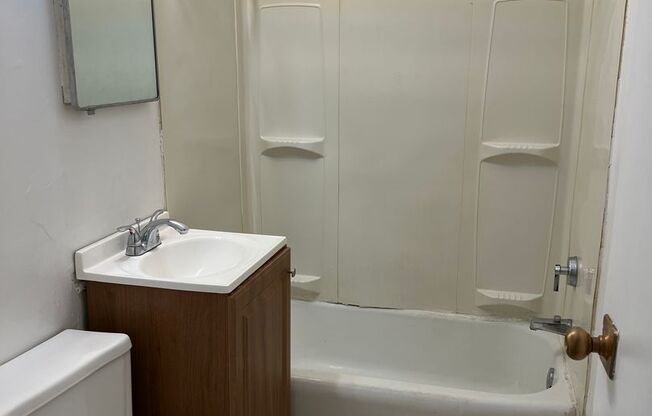 1 bed, 1 bath, 750 sqft, $795, Unit #80