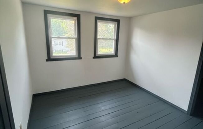 3 beds, 1 bath, $1,250