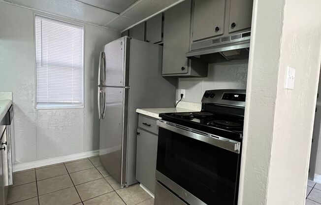 2 beds, 1 bath, 860 sqft, $750, Unit C06