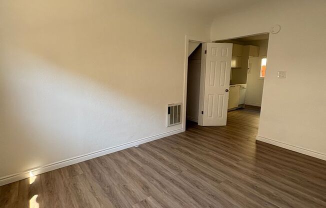 Studio, 1 bath, 400 sqft, $1,495, Unit 15B