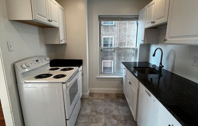 1 bed, 1 bath, 572 sqft, $1,510, Unit Old King Edward 66