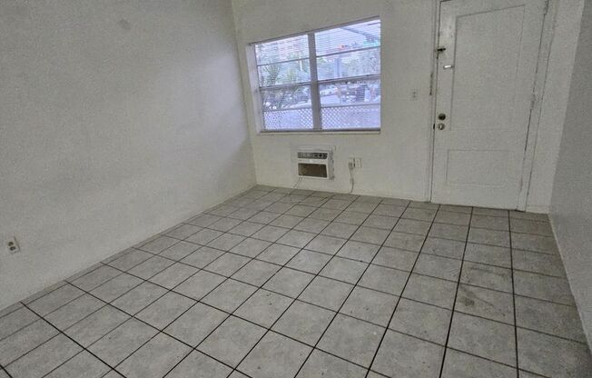 1 bed, 1 bath, $1,750, Unit 300 #1