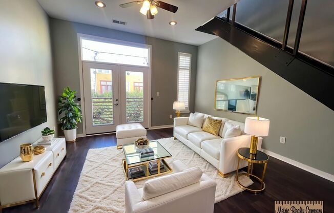 1 bed, 1 bath, $1,800, Unit #320