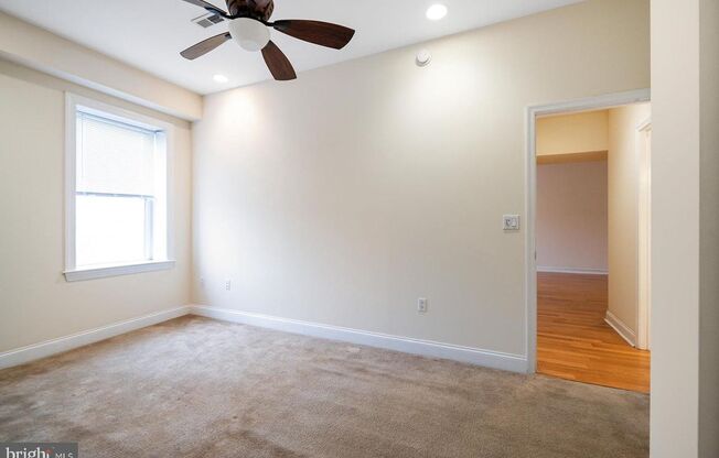 2 beds, 2 baths, 988 sqft, $2,100, Unit 215