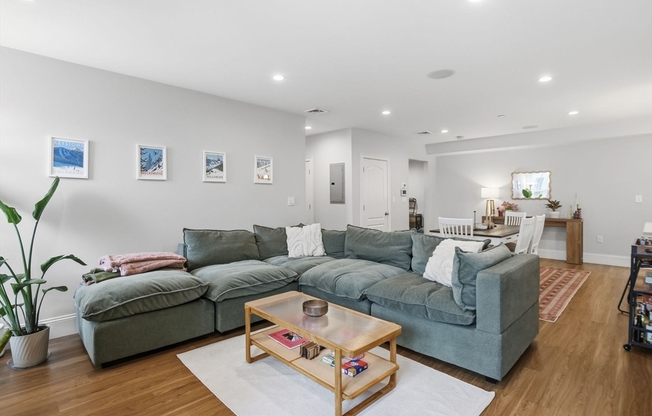 2 beds, 2 baths, 1,305 sqft, $4,800, Unit 3