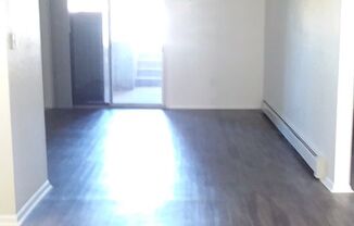 2 beds, 1 bath, $900