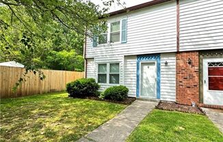 3BR/1.5BA Townhome