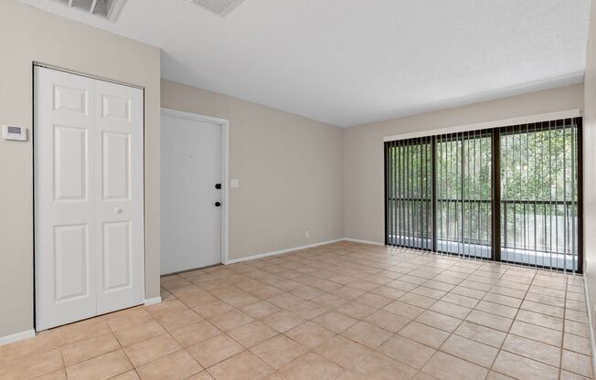Lovely 1/1 condo in Winter Springs ~ Freshly Updated with New Paint, Fixtures, and More!