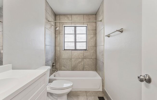 2 beds, 1 bath, 750 sqft, $1,050, Unit 1221-9