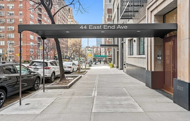 44 E END AVE