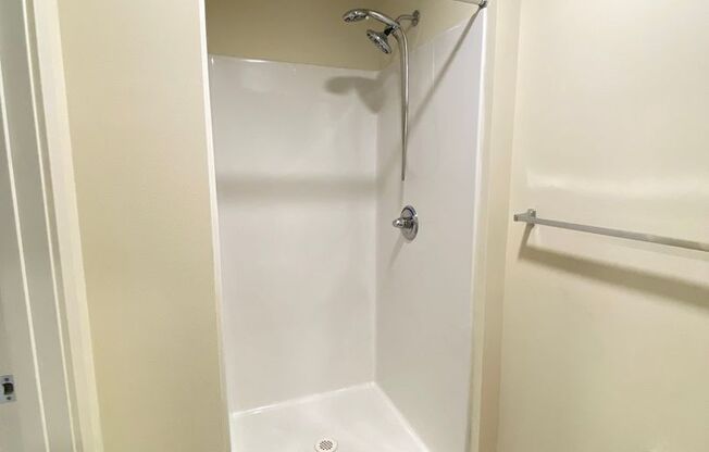 Studio, 1 bath, 175 sqft, $1,035, Unit 215