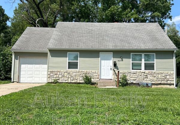 4630 E 43 TERRACE