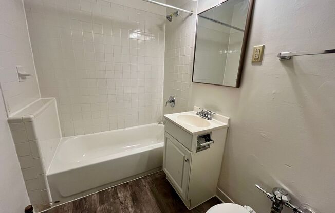 1 bed, 1 bath, $1,015, Unit 7