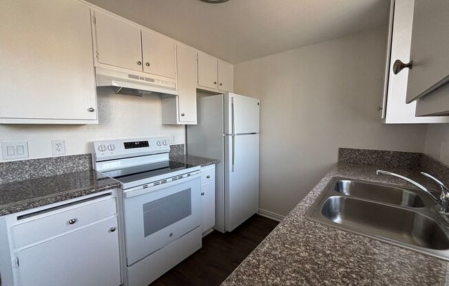 2 beds, 1 bath, 750 sqft, $2,100, Unit 23