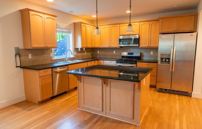 4bd/2.5ba Seattle Home